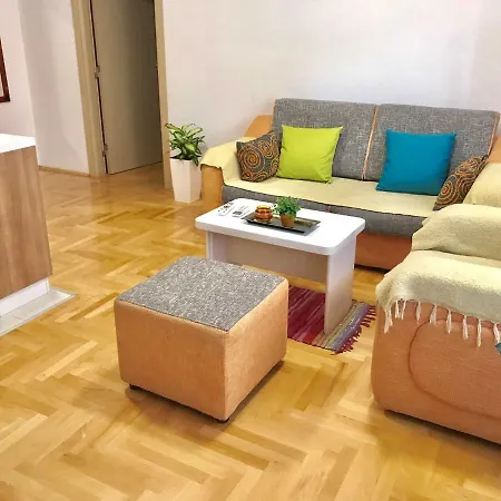 Regina's Luxury Апартаменти Скоп'є