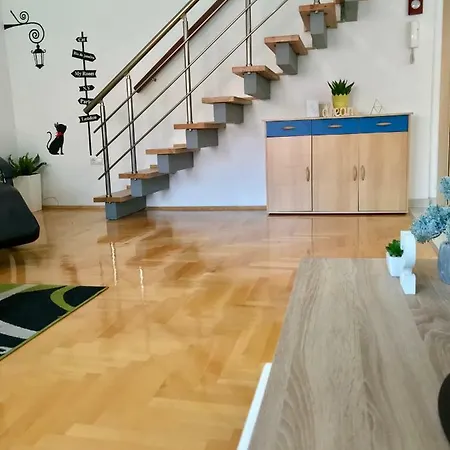 Regina's Luxury Апартаменти Скоп'є